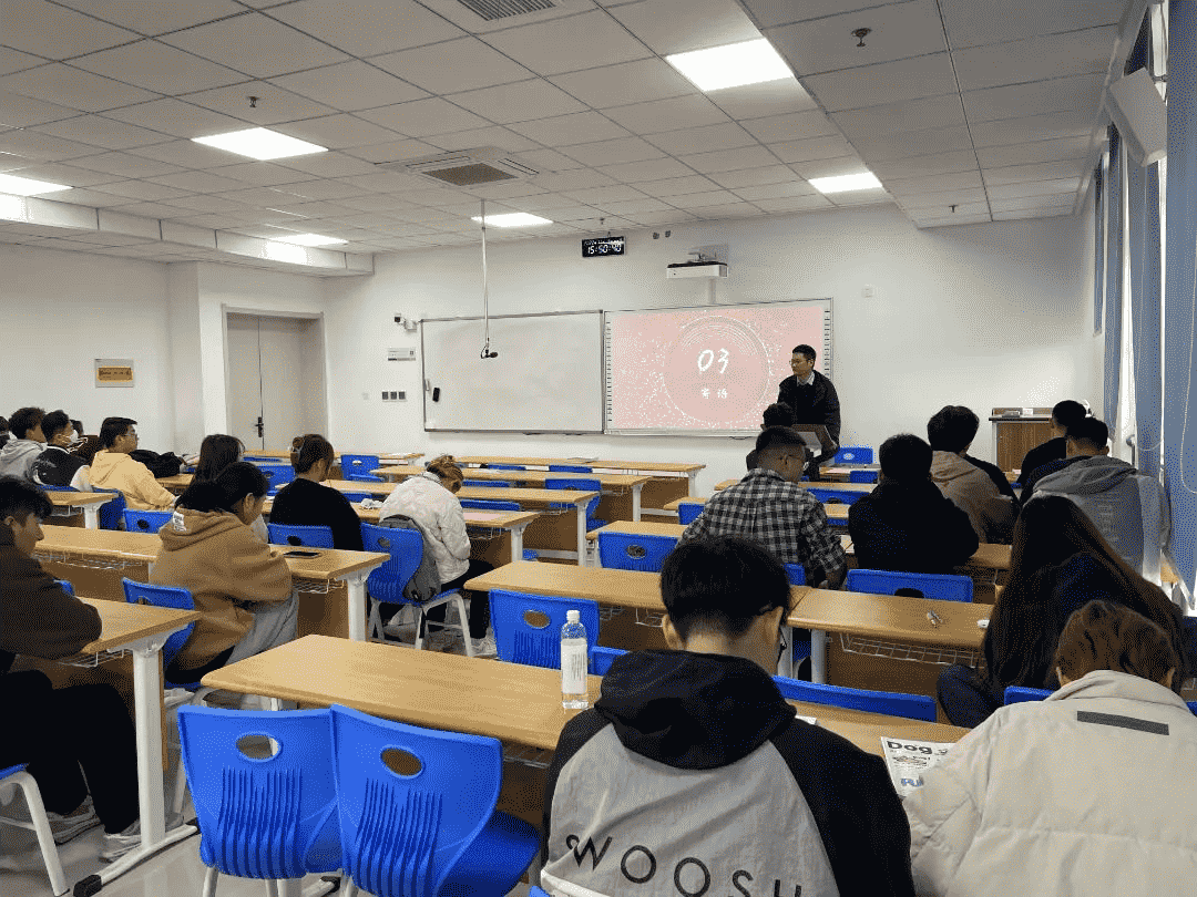 南信大专接本各班级开展“团结友爱”主题班会活动！